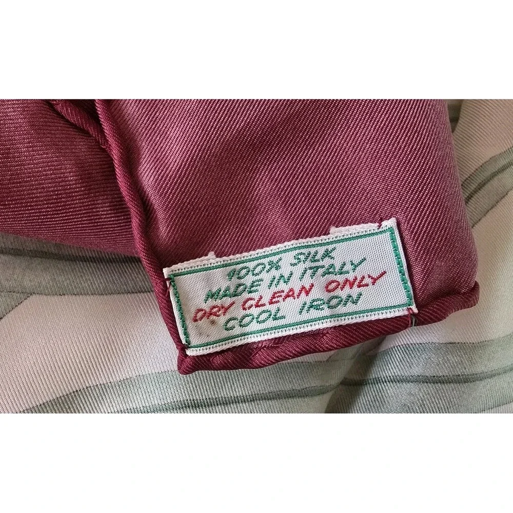 Gucci Vintage Silk Square Scarf Pesci Sea Life Fish - Flaw Color Bleeding 33
